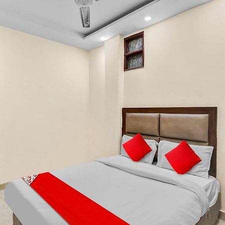 Hotel O Delhi Empire Nuova Delhi Esterno foto